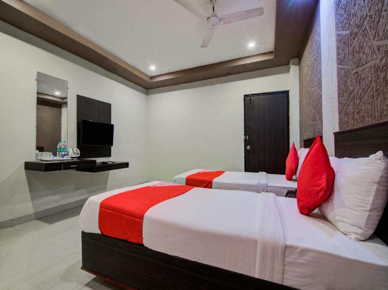 Oyo 16961 Sea Rock Hotel Visakhapatnam Exterior photo